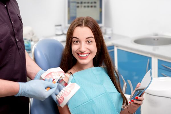 tooth bleaching in Dwarka - Choosing The Right Strategy